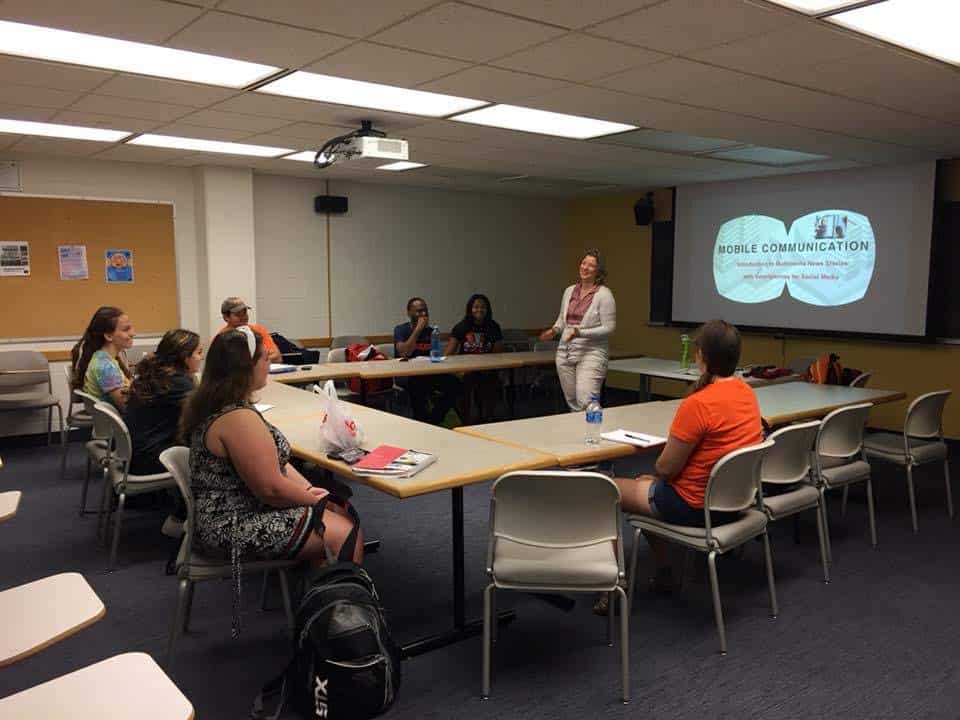 ProfMEMueller_Photo_in_my_Mobile_Journalism__26_Snapchat_class_Newhouse_School
